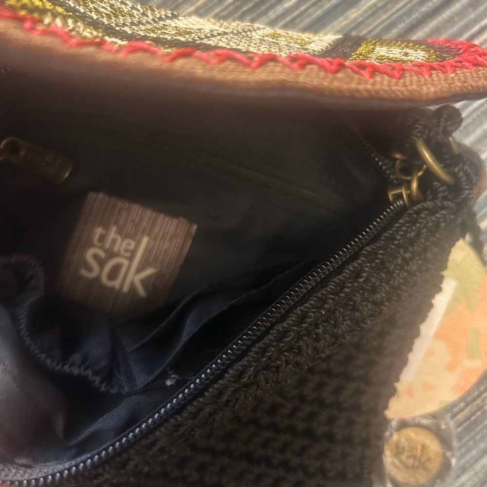 🆕 The Sak Sayulita Mini Flap Crossbody Bag Crochet Black Tribal Boho Artisan - Picture 5 of 6